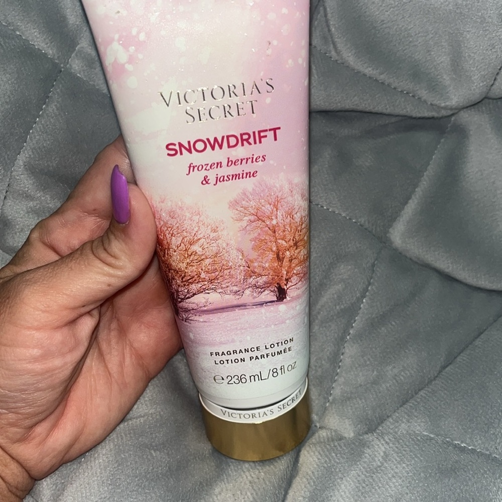 Victoria secret snowdrift lotion